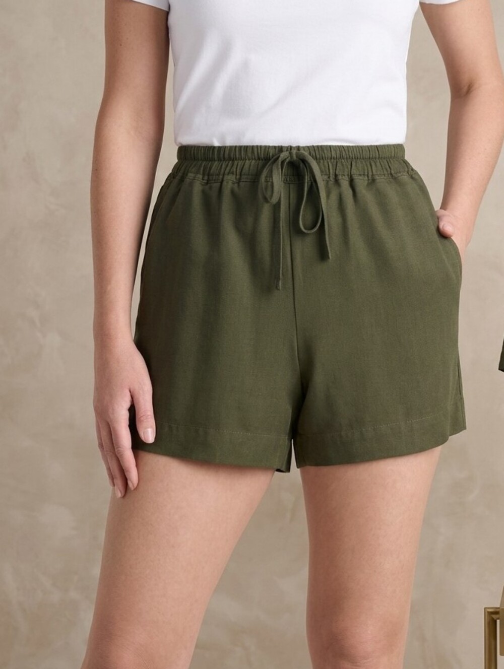 NWT Hilary Radley Olive Green Tencel Pull On Shorts Mid Rise 4.5" Inseam Size M